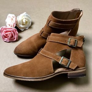 CHINESE LAUNDRY Dandie Boots Whiskey Suede Cutout